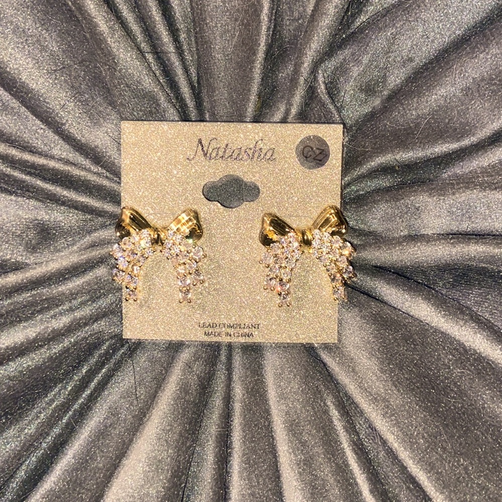 Gold bow earrings